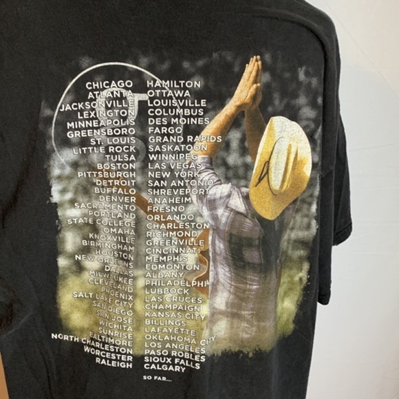 Garth Brooks World Tour Concert T-Shirt - Picture 6 of 7